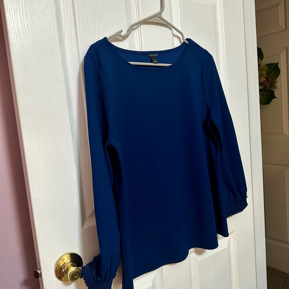 Ann Taylor Women's Blue Blouse With Cuff Detail Size Medium - Picture 2 of 3